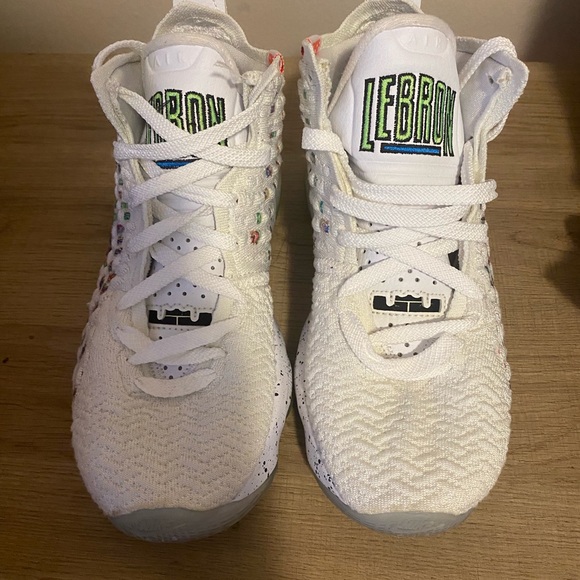 Nike Lebron 17’ Air Command ForceGrade school boys size 4